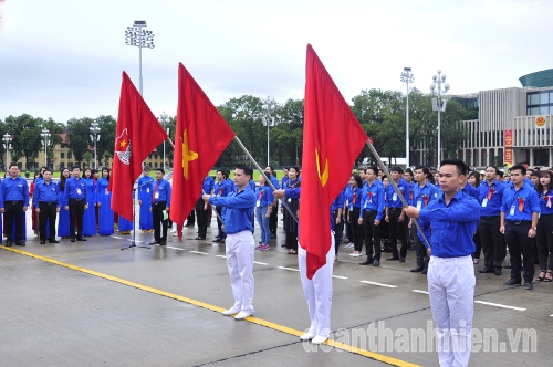   445 đại biểu thanh niên tiên tiến báo công dâng Bác 